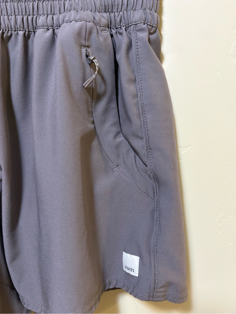 Vuori Women’s Athletic Shorts XS Polyester Drawstring Zip Pocket Unlined - Picture 4 of 9